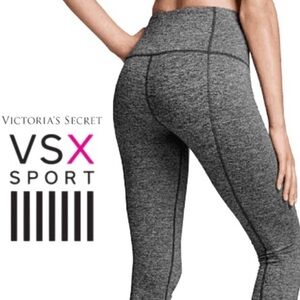VICTORIA’S SECRET➕VSX Knockout Capri Leggings